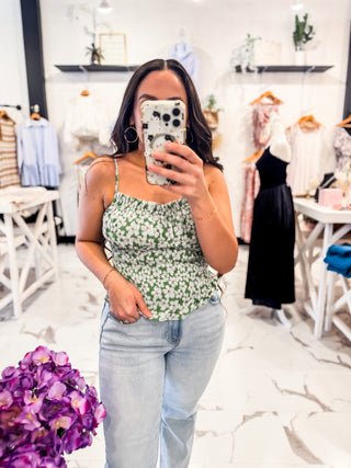 Cute top and jeans spring outfit 