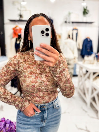 Heart On The Line Knit Top (Beige Floral)