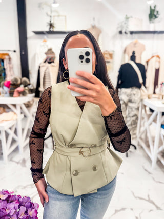How to Layer A Sleeveless Vest 