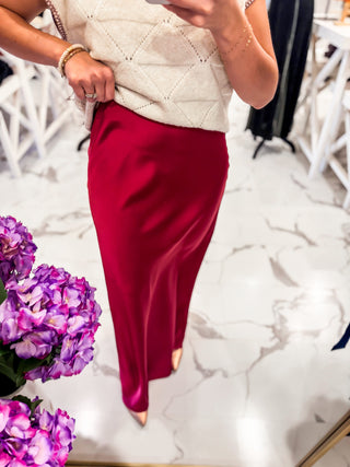 How to wear a red satin skirt 